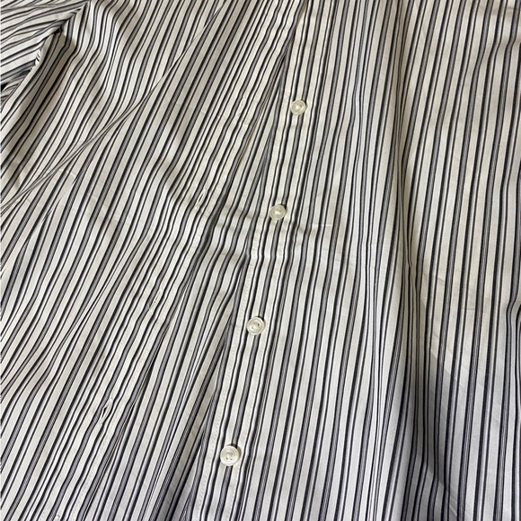 Ann Taylor Womans Short Sleeve Button Up - Picture 2 of 5